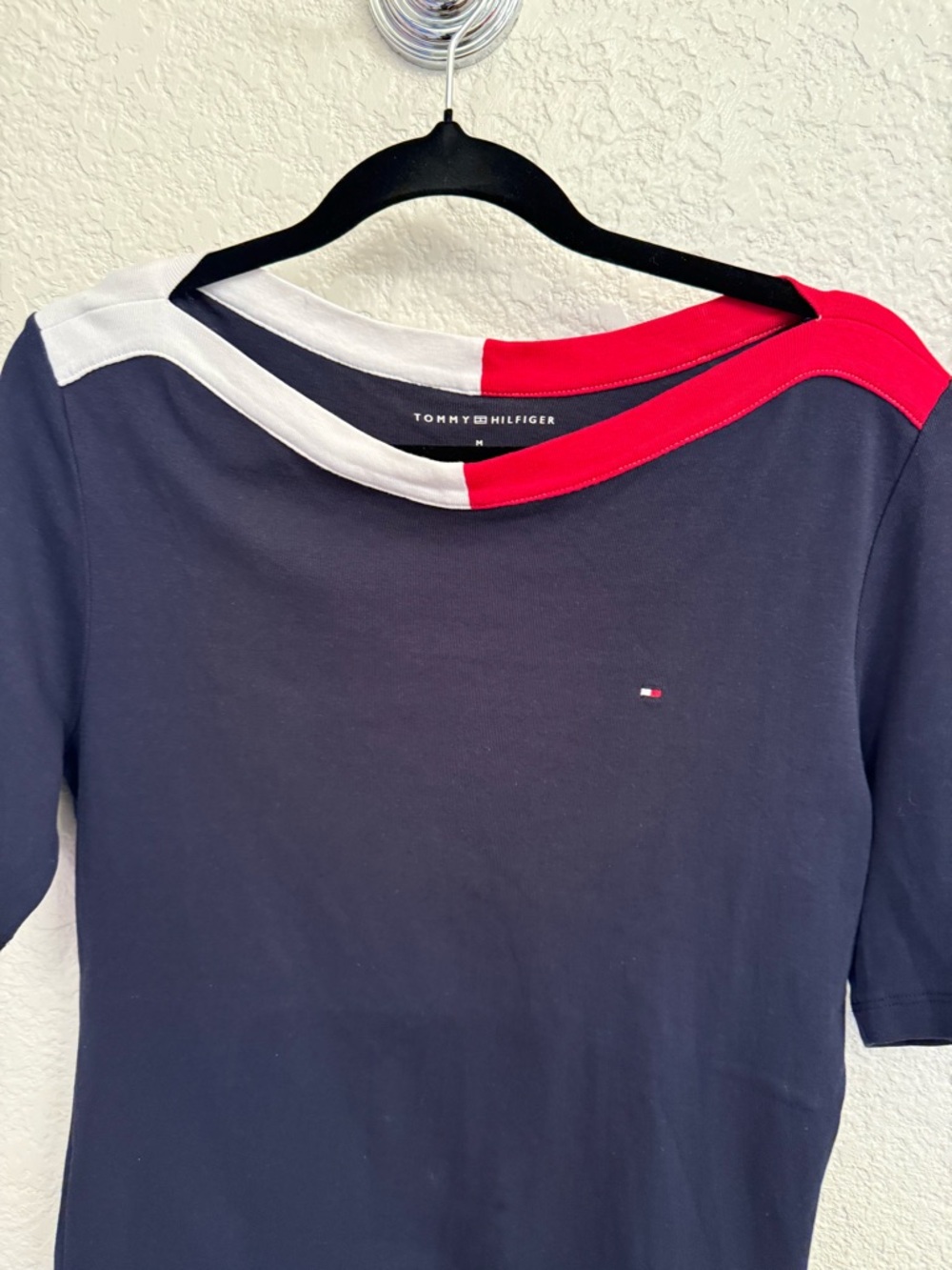 Tommy Hilfiger Navy Short-Sleeve Tee with Red & White Crew Neck Medium 💯% Cotton - Picture 3 of 16